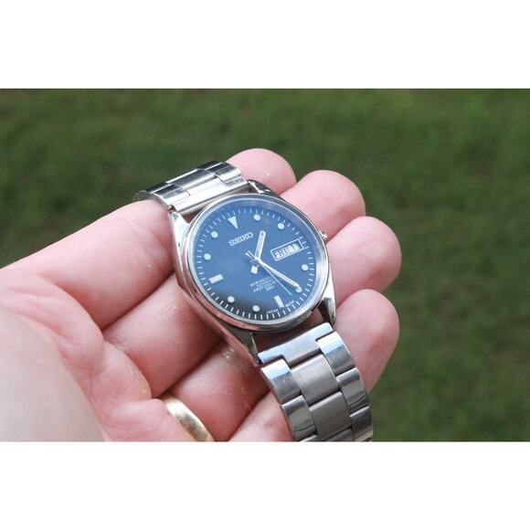 Vintage 1973 Seiko Automatic Mens Silver Watch W/daydate & Black accents - Picture 3 of 8